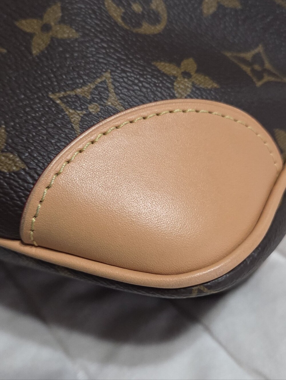 Louis Vuitton Boulogne PM - Picture 6 of 16
